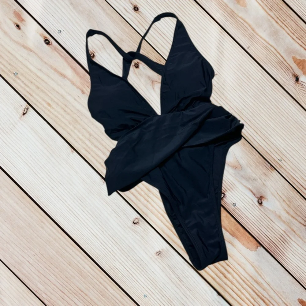 Cupshe S black plunge ruched back swimsuit - Picture 2 of 13
